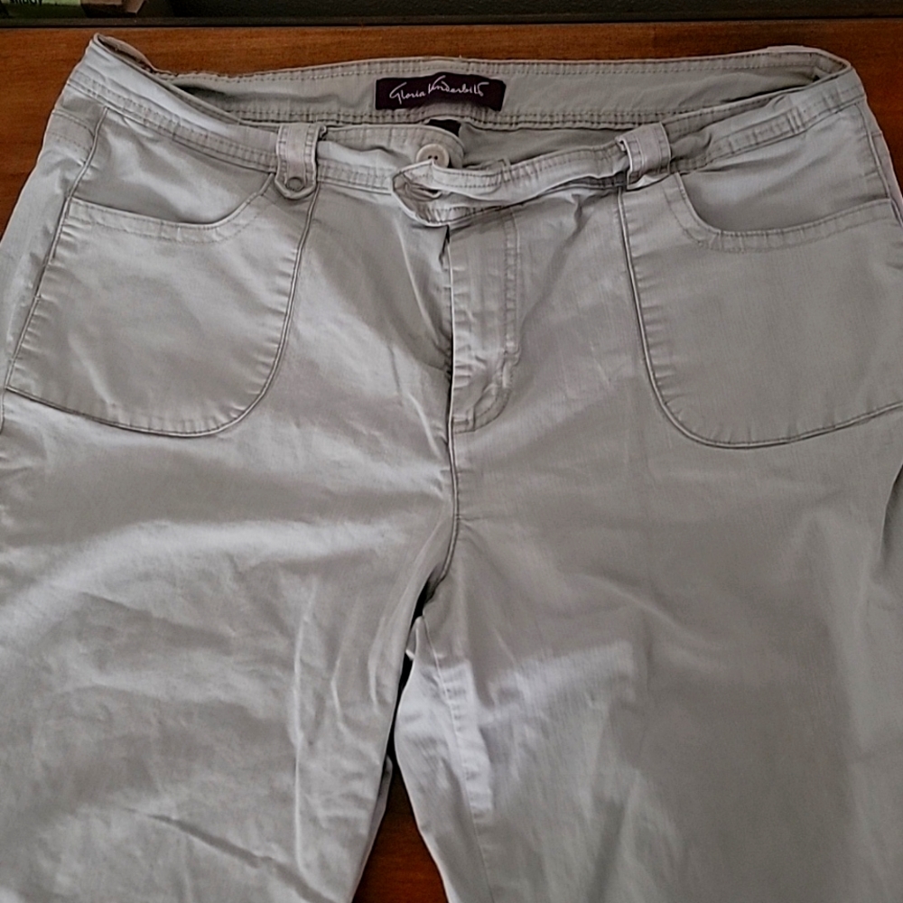 Capri pants
